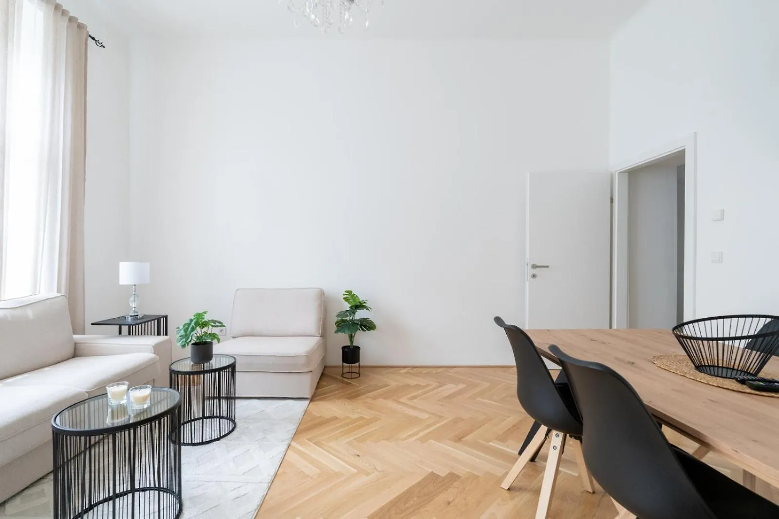 Luxurious Viennese Old Style Apartment
