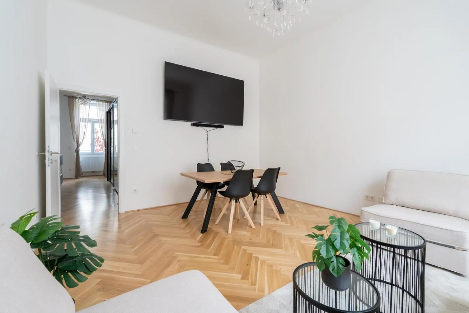 Luxurious Viennese Old Style Apartment Austria
