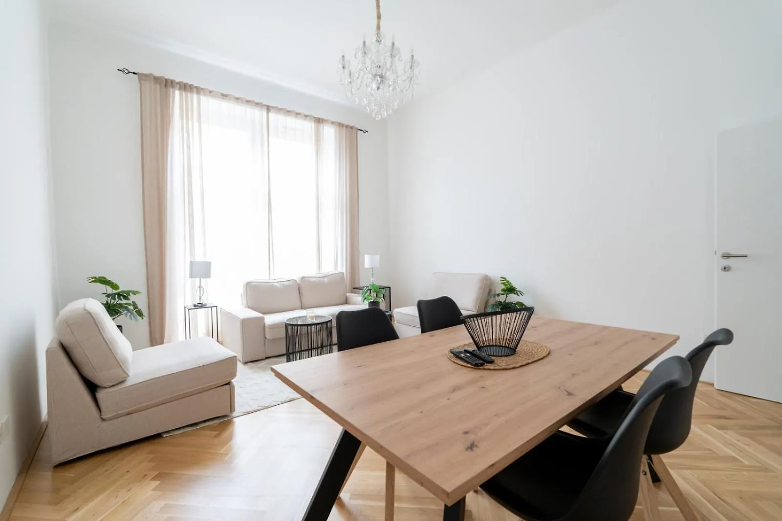 Luxurious Viennese Old Style Apartment