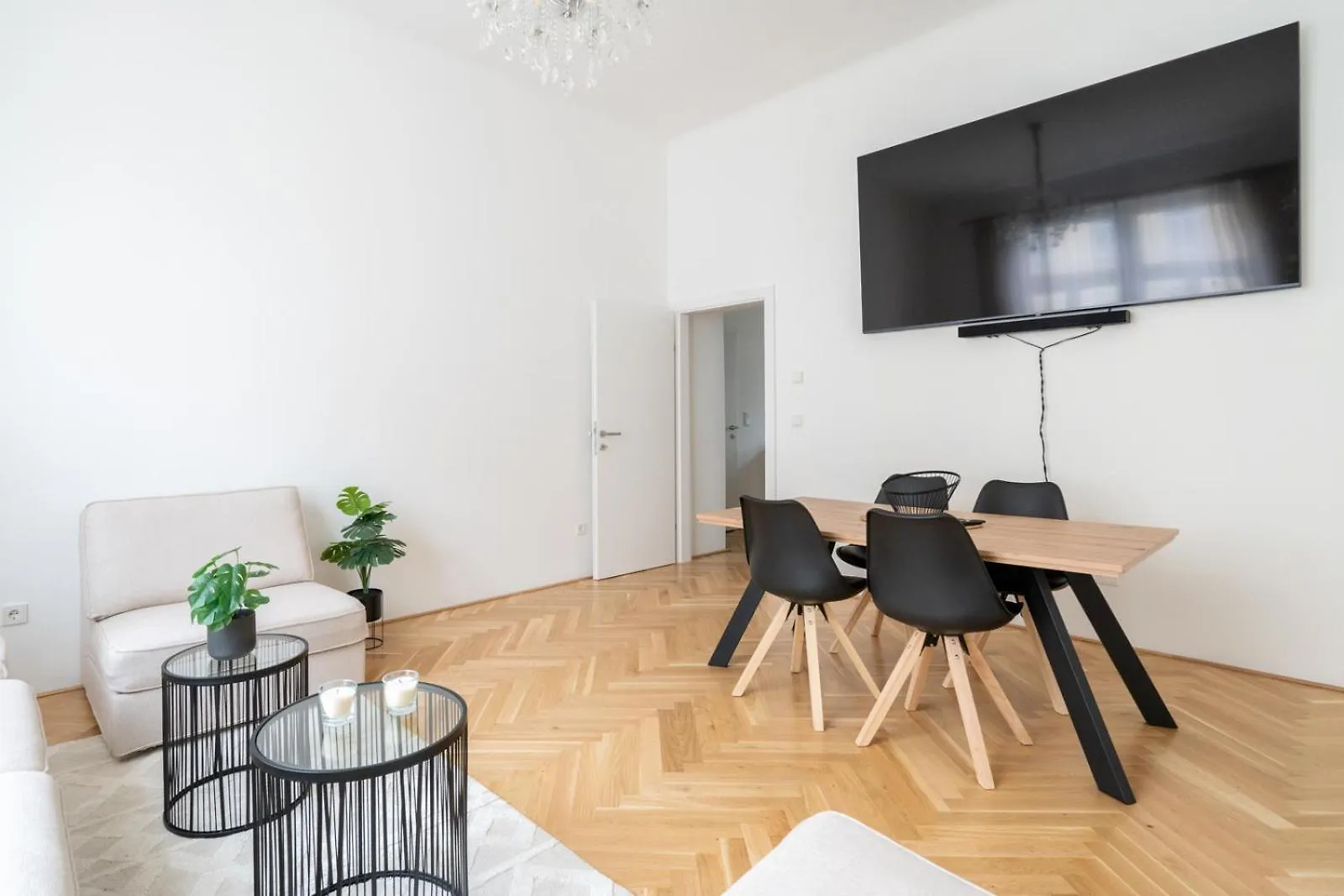 Luxurious Viennese Old Style Apartment 0*, Vienna Austria