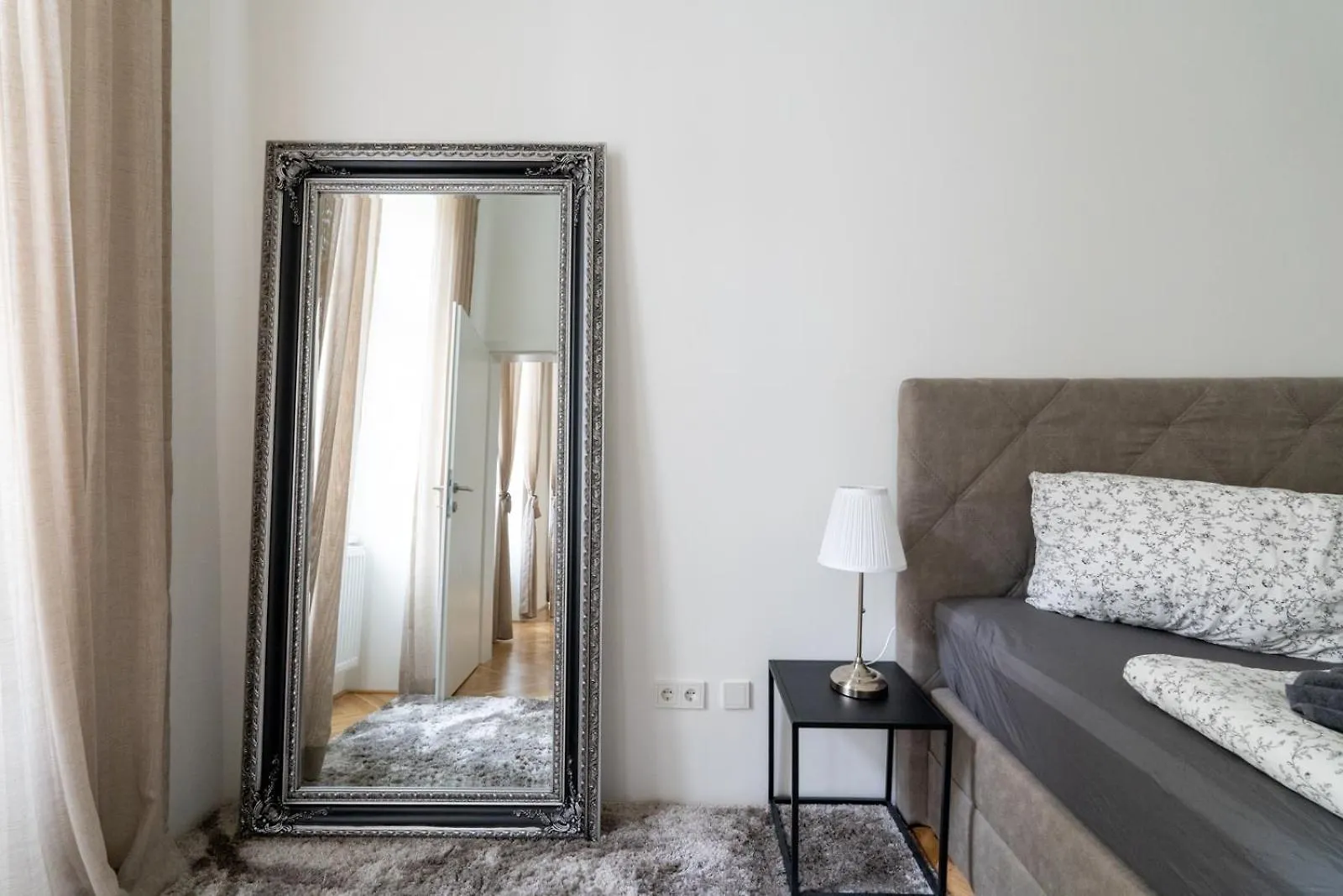 Luxurious Viennese Old Style Apartment 0*, Vienna
